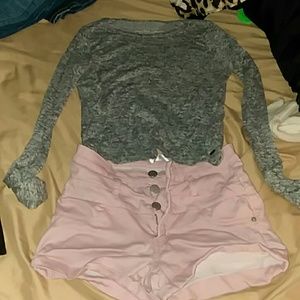 Crop top shirt and high wast shorts